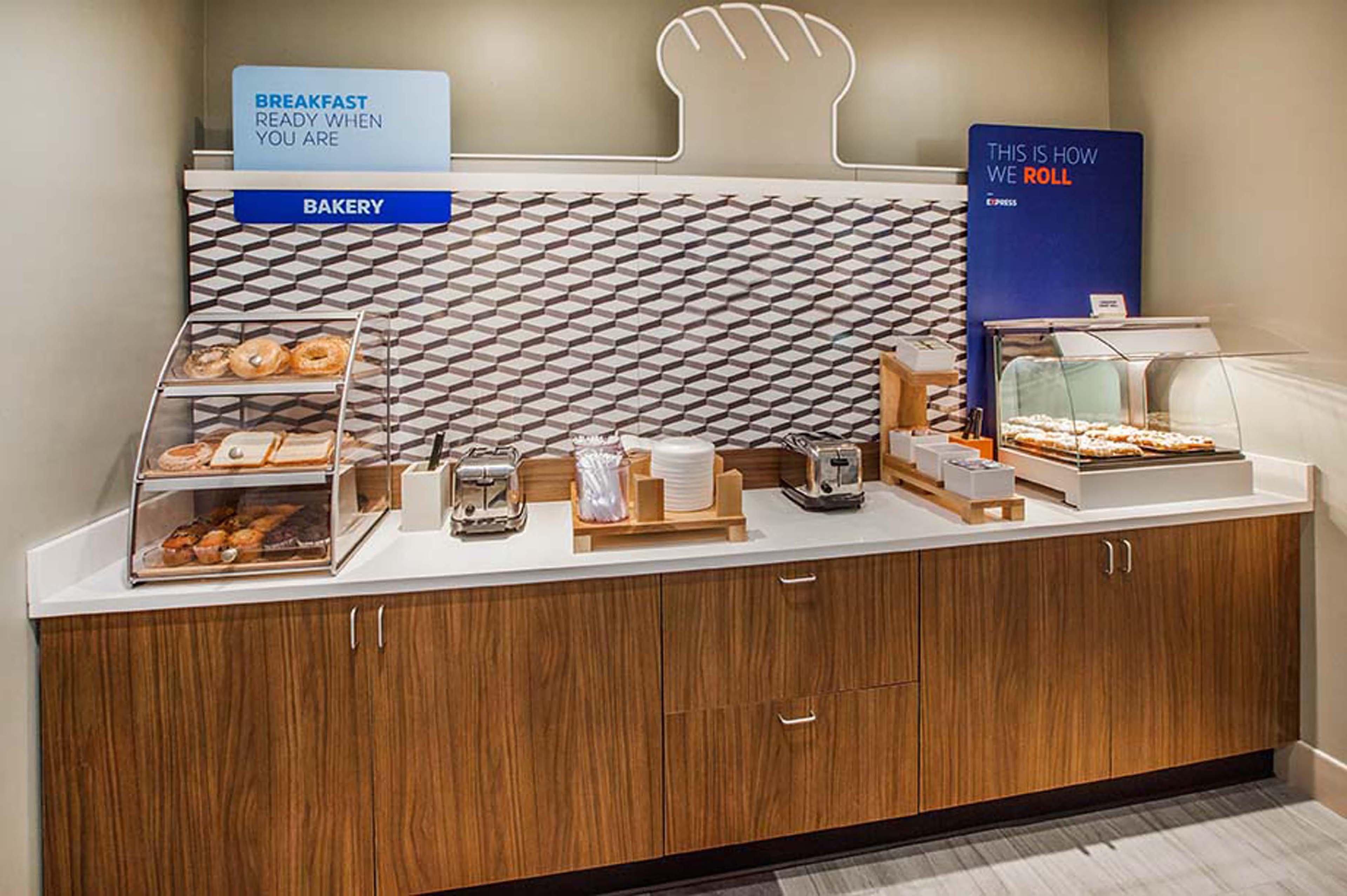 Holiday Inn Express Lawrence By Ihg Ngoại thất bức ảnh