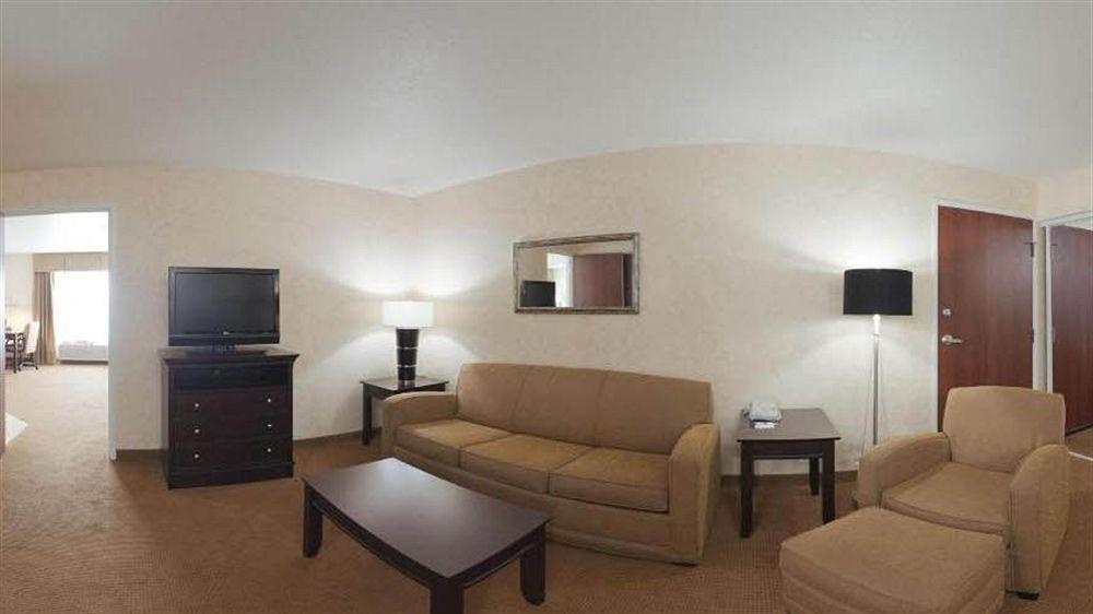 Holiday Inn Express Lawrence By Ihg Ngoại thất bức ảnh