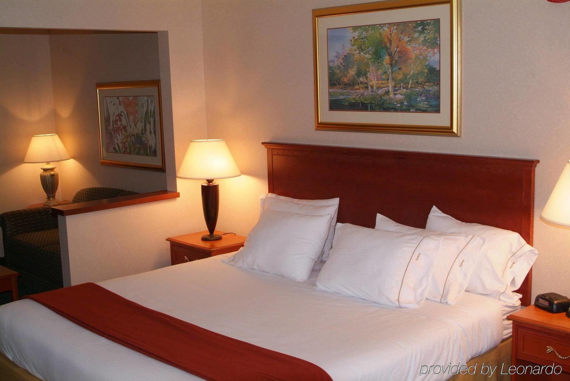 Holiday Inn Express Lawrence By Ihg Ngoại thất bức ảnh