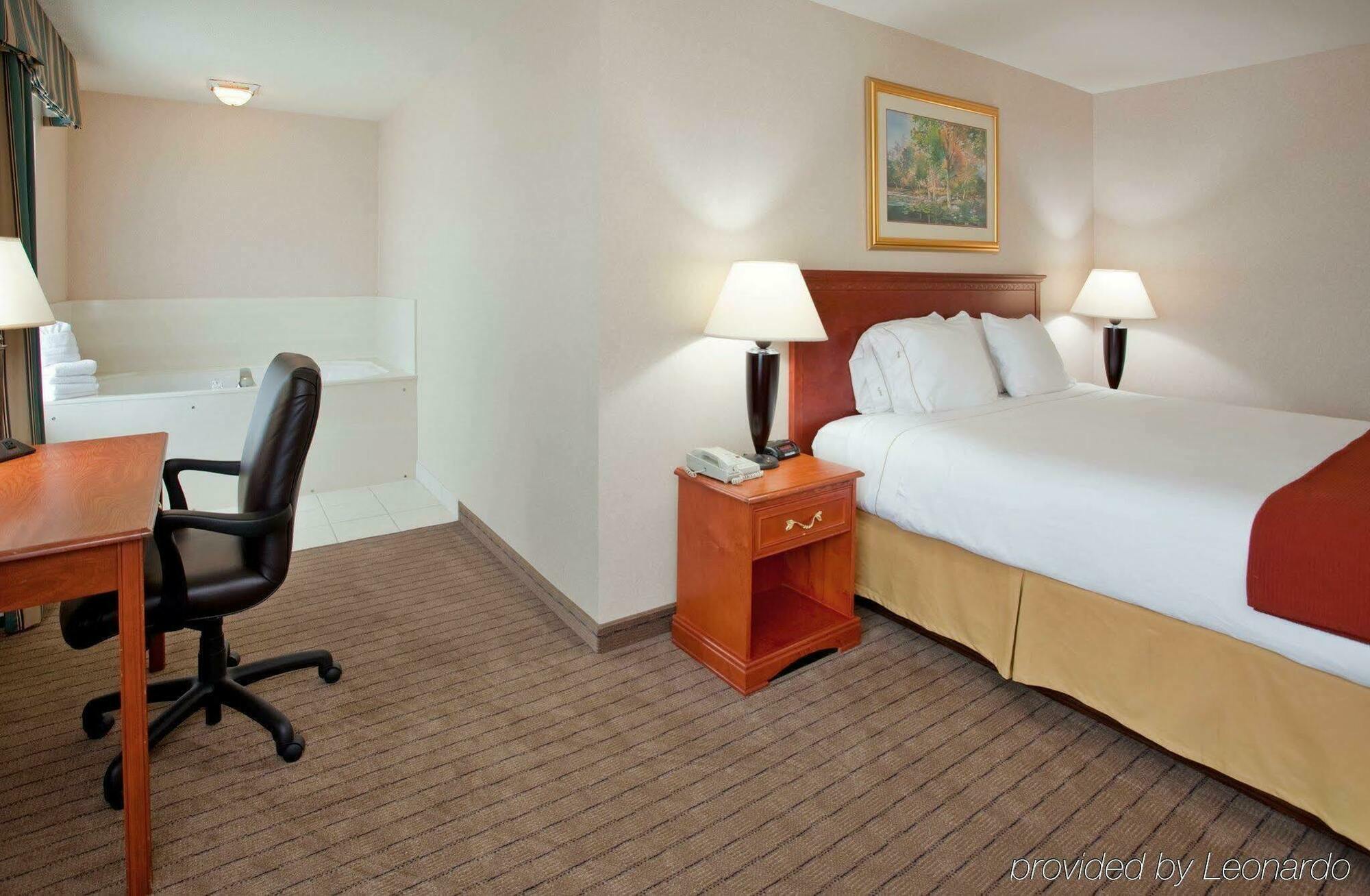 Holiday Inn Express Lawrence By Ihg Ngoại thất bức ảnh